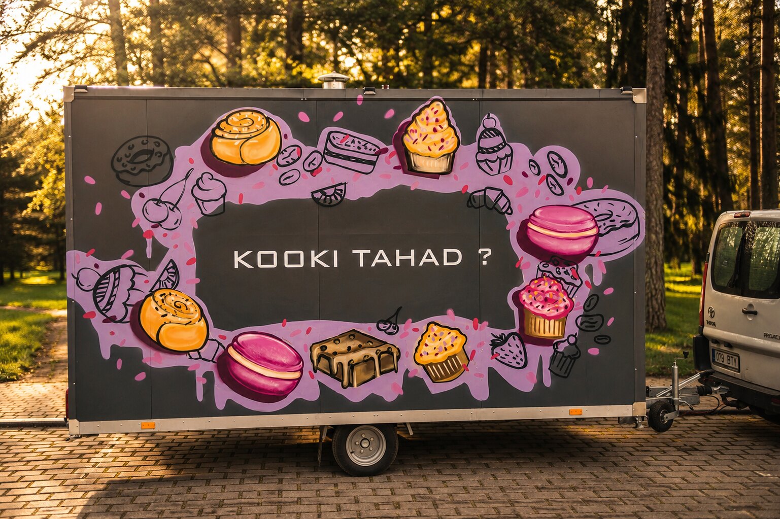 Kooki Tahad food trucki desserdimaalingud küljel