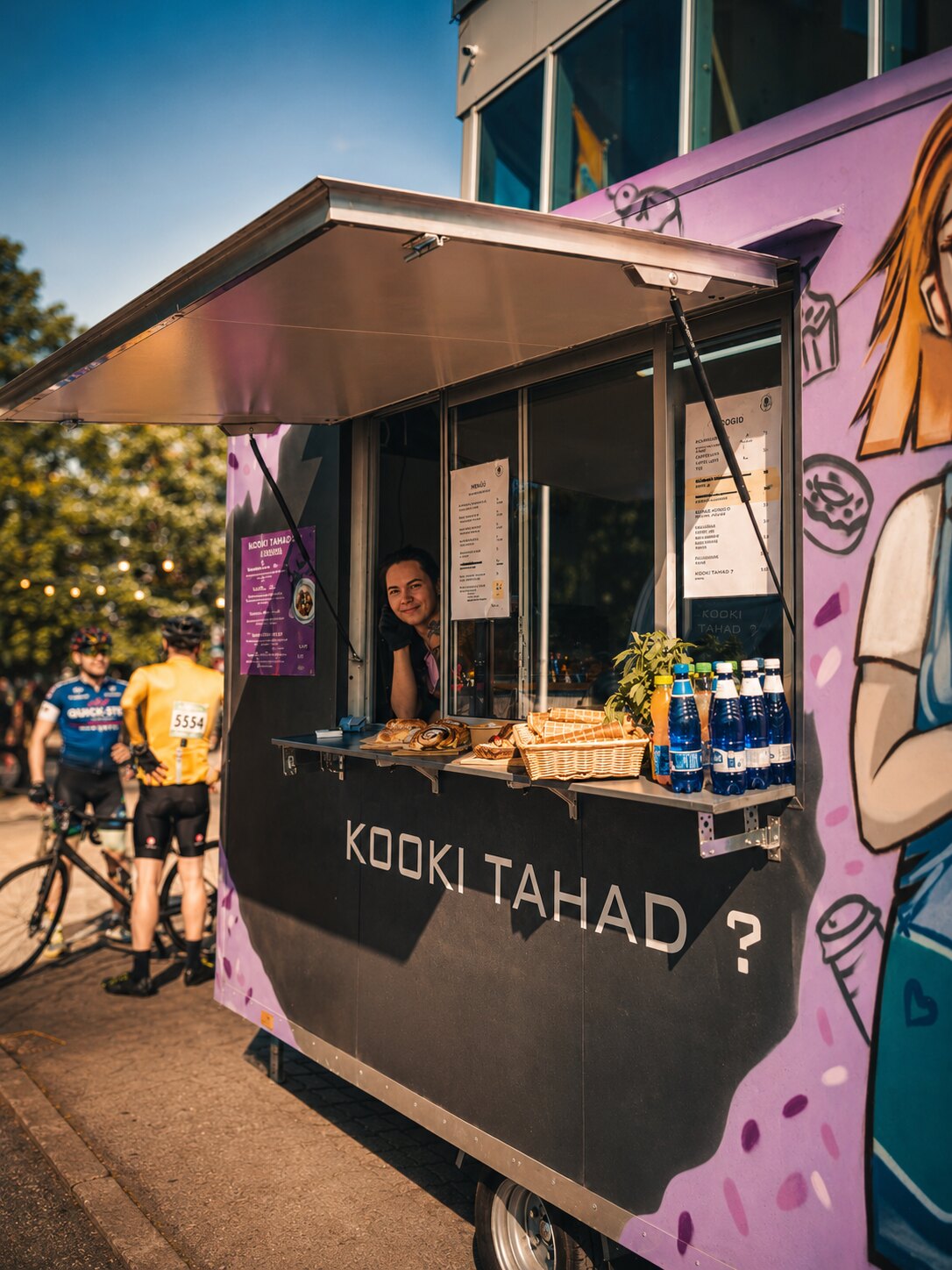 Kooki Tahad food truck avatud teenindusaknaga